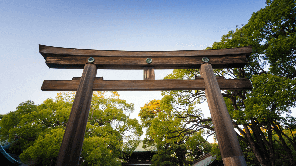 日本东京原宿明治神宫神社入口处的鸟居门