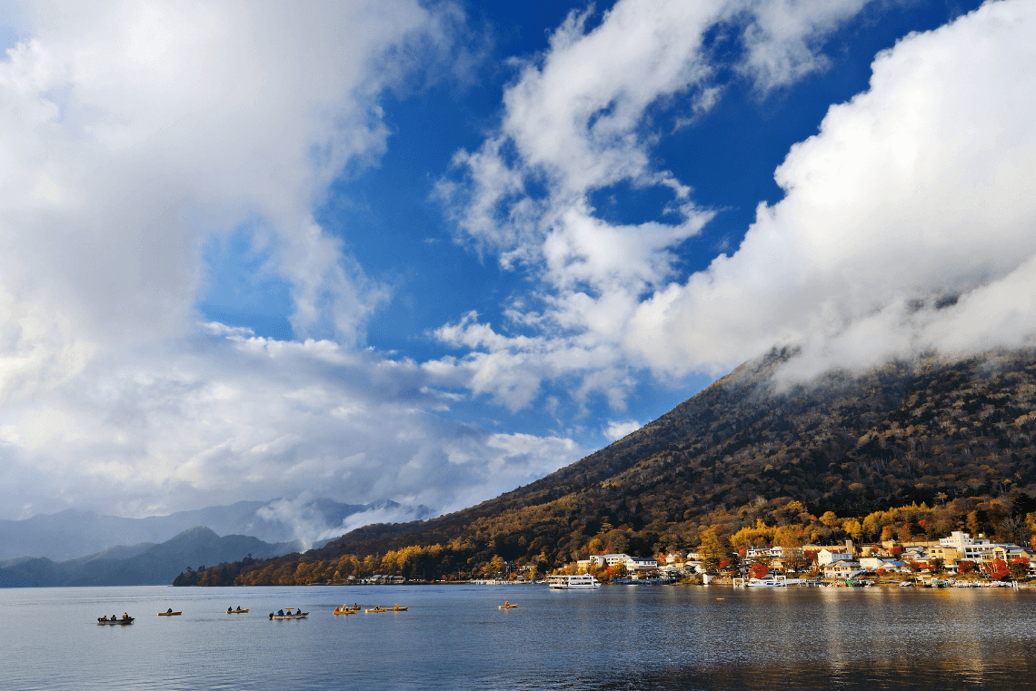日光的中禅寺湖和秋天的南台山