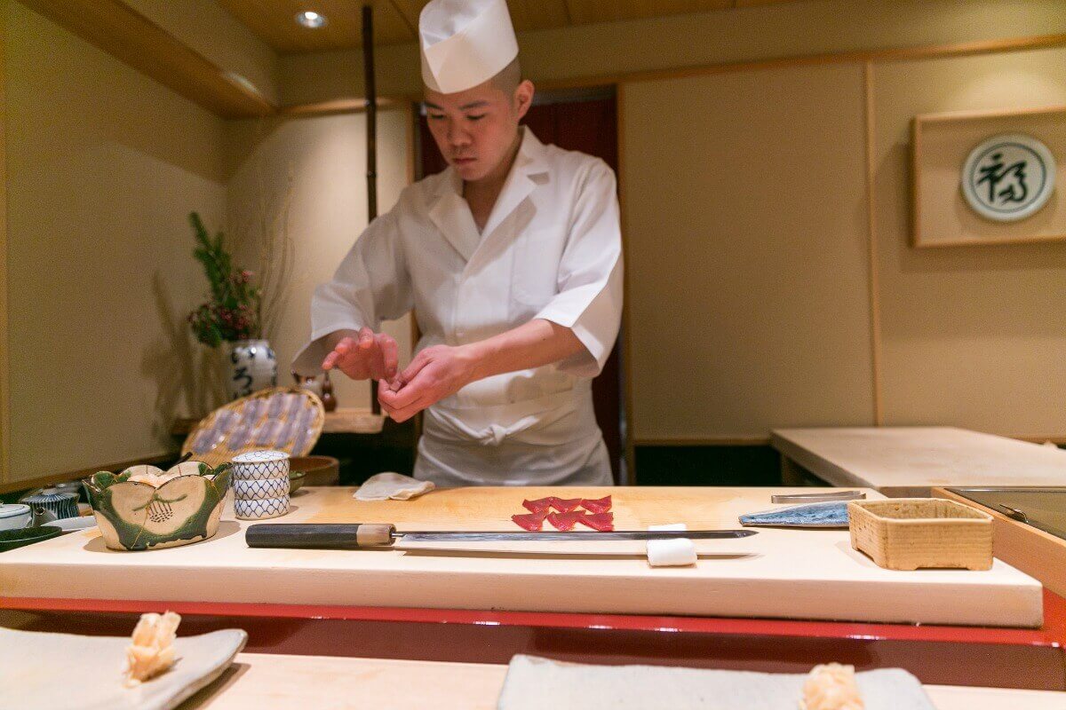 厨师Takao Ishiyama在日本东京