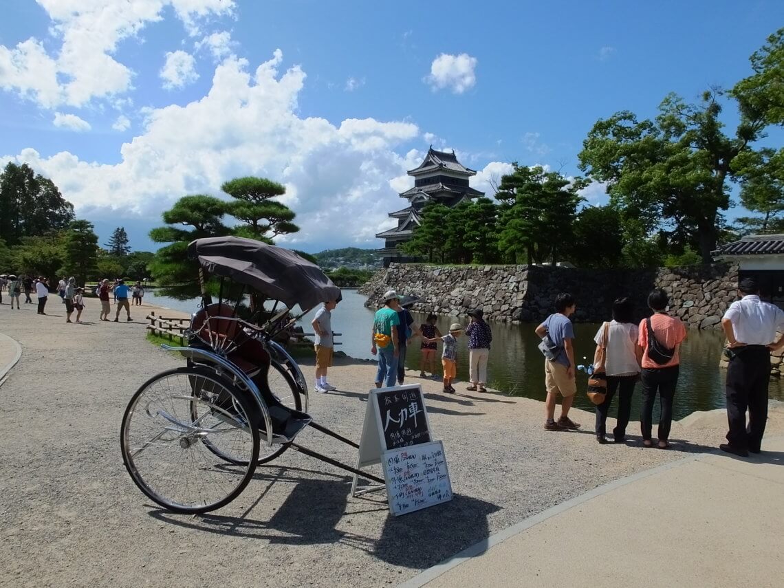 rickshaw-near-matsumoto-castle