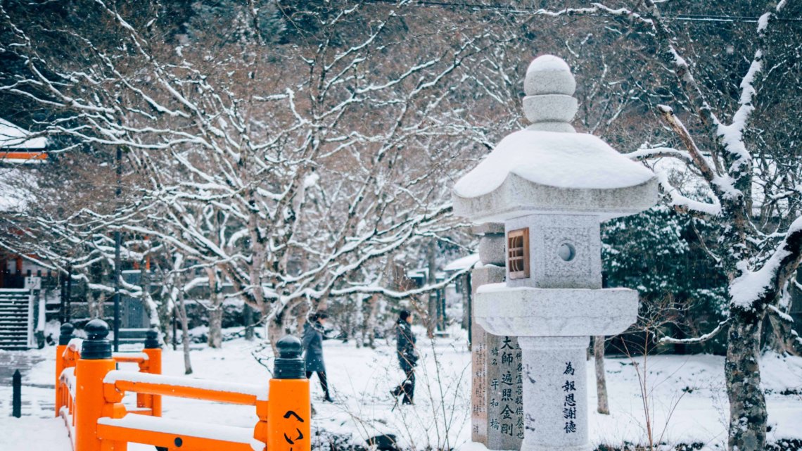 下雪的冬天山Koya日本