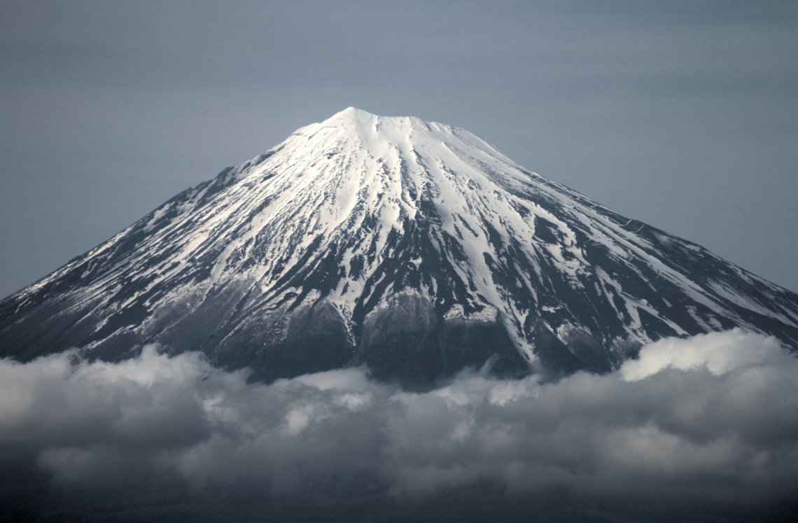 富士山山顶的近景