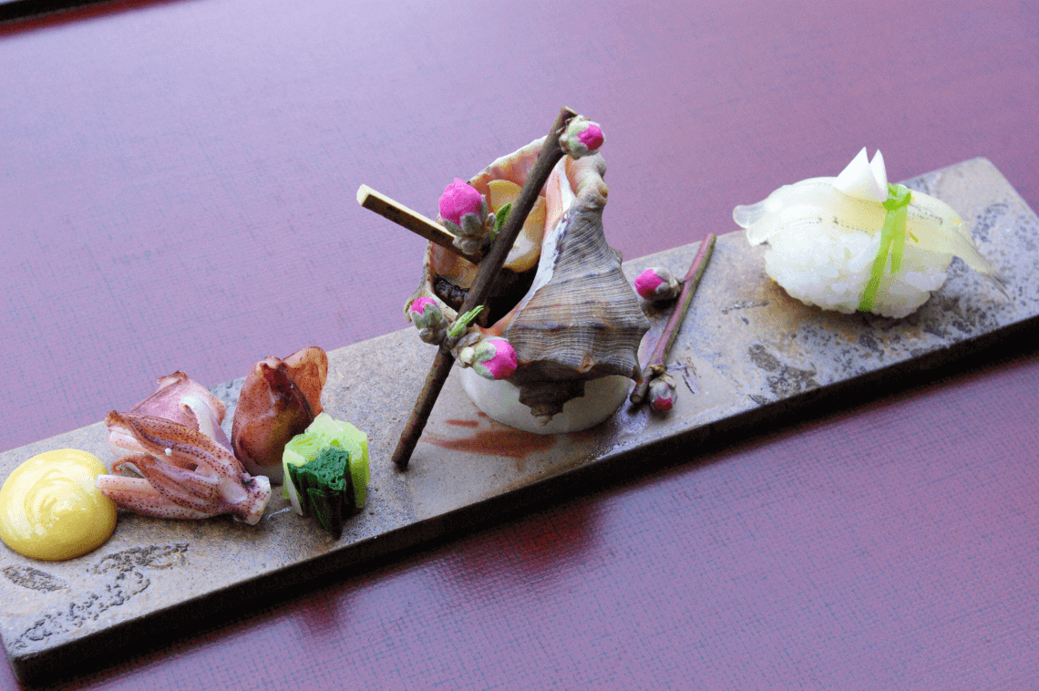 传统的日本怀石料理菜Kurashiki枕头