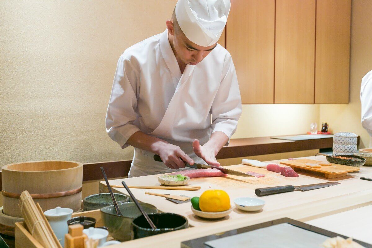 日本东京，寿司Iwa的厨师